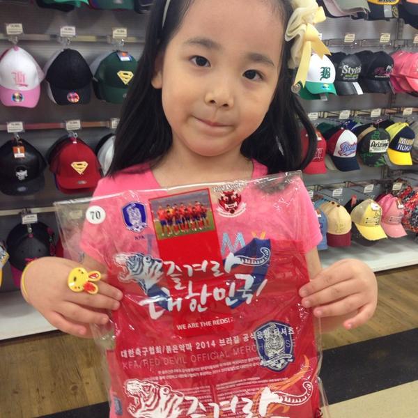 Photo taken at 홈플러스 (Home Plus) by MeMe O. on 6/24/2014-京畿道高阳市一山东区中央路1275号路64号(一山店) Photo taken at 홈플러스 (Home Plus) by MeMe O. on 6/24/2014