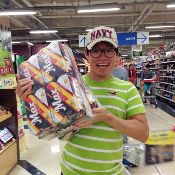 Photo taken at 홈플러스 (Home Plus) by Kiwoong K. on 10/3/2013-京畿道高阳市一山东区中央路1275号路64号(一山店) Photo taken at 홈플러스 (Home Plus) by Kiwoong K. on 10/3/2013