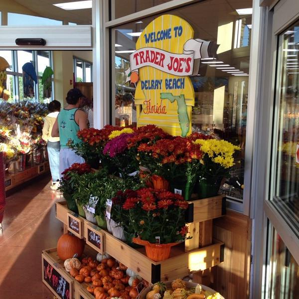 Photo taken at Trader Joe's by Julie M. on 10/5/2014-佛罗里达州德拉海滩联邦高速公路湾1851(林顿大道) Photo taken at Trader Joe's by Julie M. on 10/5/2014