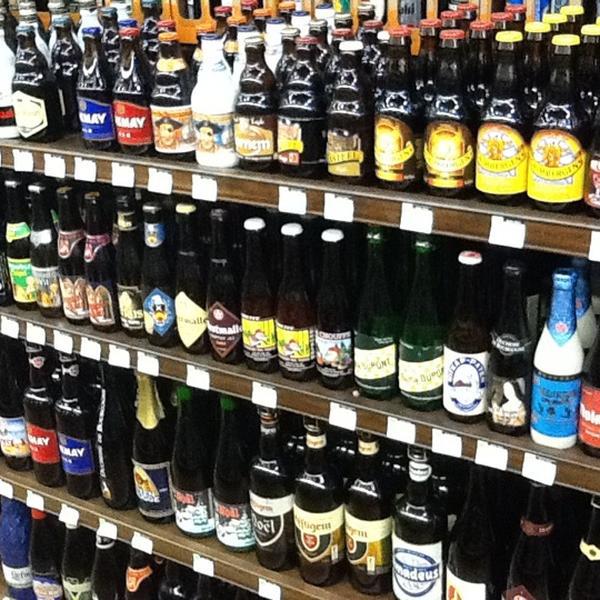 Photo taken at Whole Foods Market by Matthieu T. on 7/12/2011-加利福尼亚州威尼斯林肯大道225号 Photo taken at Whole Foods Market by Matthieu T. on 7/12/2011