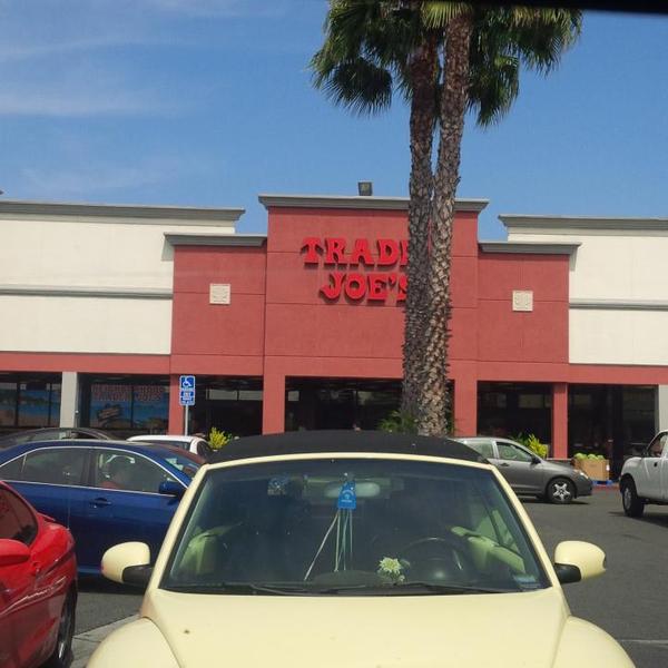 Photo taken at Trader Joe's by Ginger M. on 6/1/2013-加利福尼亚州长滩贝尔斯登街风铃草大道北2222号 Photo taken at Trader Joe's by Ginger M. on 6/1/2013