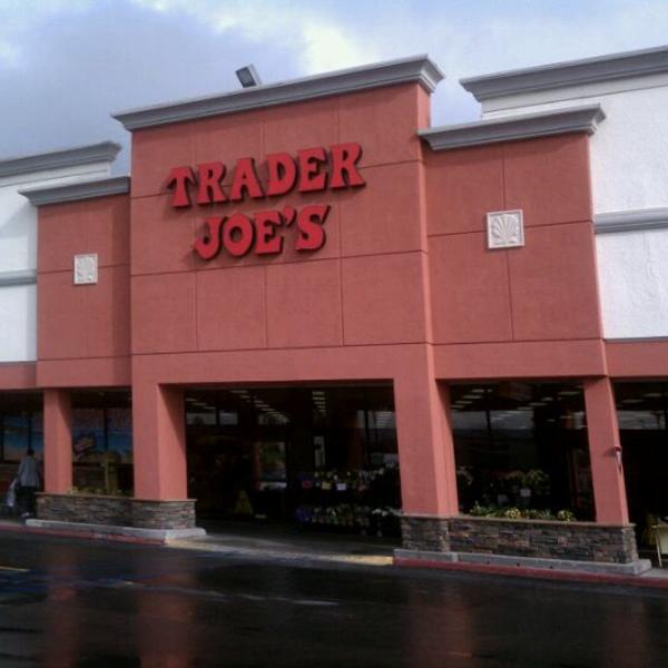 Photo taken at Trader Joe's by MissMoy on 4/25/2011-加利福尼亚州长滩贝尔斯登街风铃草大道北2222号 Photo taken at Trader Joe's by MissMoy on 4/25/2011