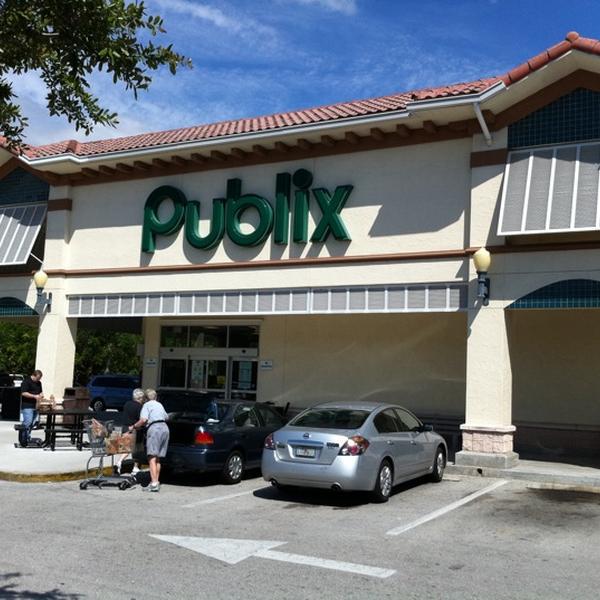 Photo taken at Publix by David S. on 3/16/2011