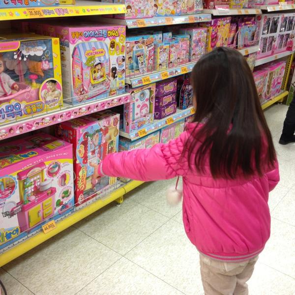 Photo taken at 이마트 (E-Mart) by Jinseong S. on 2/17/2013-庆尚南道晋州仁寺洞12号易买得超市 Photo taken at 이마트 (E-Mart) by Jinseong S. on 2/17/2013