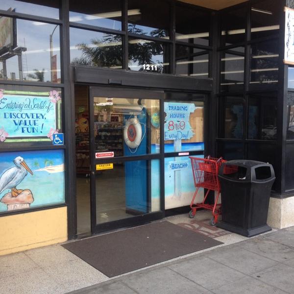 Photo taken at Trader Joe's by TELL ME THE SALE™ on 3/20/2014-美国加利福尼亚州圣地亚哥石榴石大道1211 Photo taken at Trader Joe's by TELL ME THE SALE™ on 3/20/2014