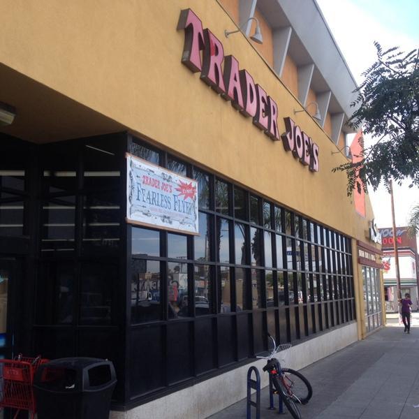 Photo taken at Trader Joe's by TELL ME THE SALE™ on 3/20/2014-美国加利福尼亚州圣地亚哥石榴石大道1211 Photo taken at Trader Joe's by TELL ME THE SALE™ on 3/20/2014