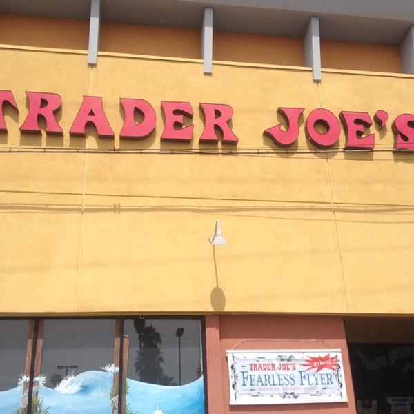 Photo taken at Trader Joe's by TELL ME THE SALE™ on 3/20/2014-美国加利福尼亚州圣地亚哥石榴石大道1211 Photo taken at Trader Joe's by TELL ME THE SALE™ on 3/20/2014