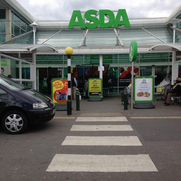 Photo taken at ASDA by Prodromos S. on 4/16/2012-英国伦敦四十小巷 Photo taken at ASDA by Prodromos S. on 4/16/2012