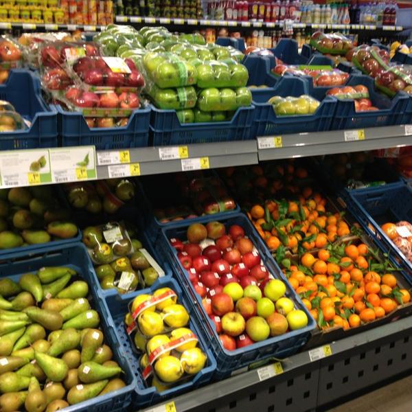 Photo taken at Proxy Delhaize by Tanguy V. on 12/24/2012