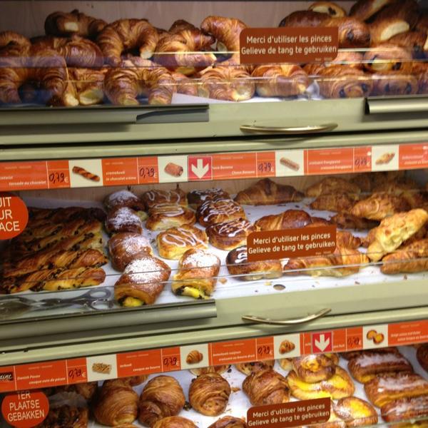 Photo taken at Proxy Delhaize by Tanguy V. on 12/24/2012