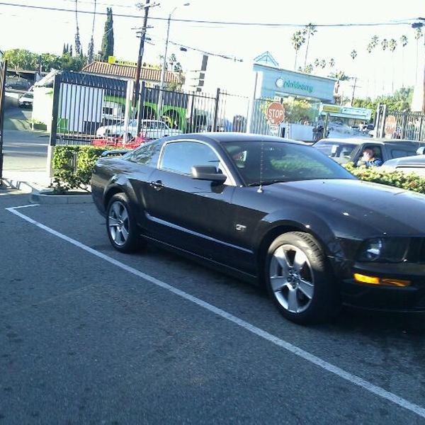 Photo taken at Trader Joe's by Monique A. on 1/2/2012-加尼福尼亚 洛杉矶海波龙大道2738(在密苏里安大略省休闲街) Photo taken at Trader Joe's by Monique A. on 1/2/2012