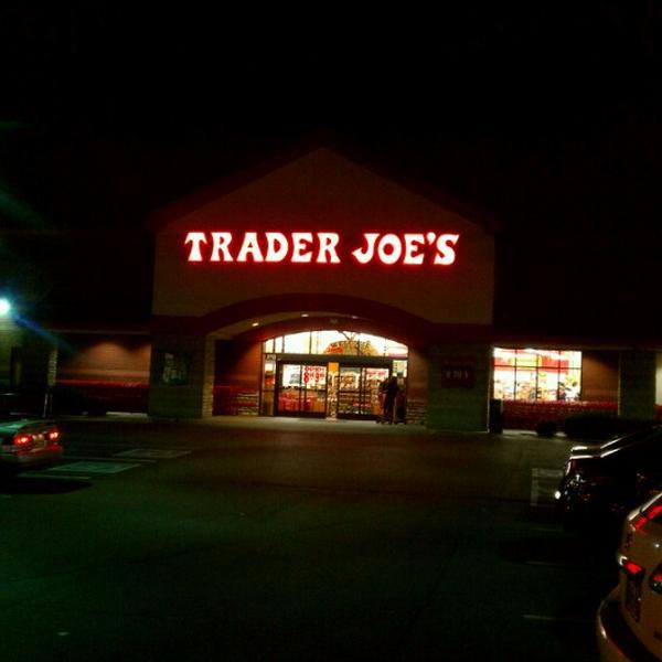 Photo taken at Trader Joe's by Wizzard on 1/9/2013-田纳西州纳什维尔市希尔斯伯勒帕克路3909(在阿伯特马丁路和理查德琼斯路之间) Photo taken at Trader Joe's by Wizzard on 1/9/2013