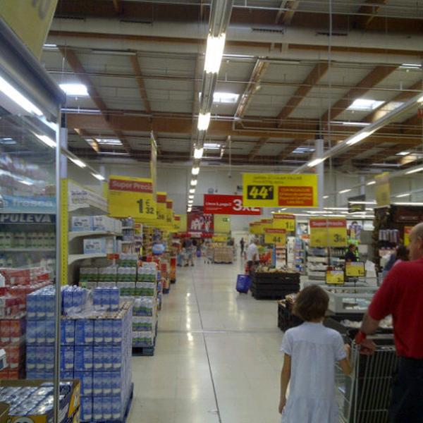 Photo taken at Carrefour El Saler by elpanajorge g. on 8/30/2013-西班牙巴伦西亚洛佩兹皮尼罗教授大道16号 Photo taken at Carrefour El Saler by elpanajorge g. on 8/30/2013