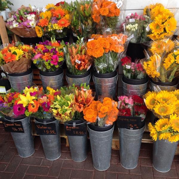 Photo taken at Whole Foods Market by Sheila V. on 9/20/2013-加尼福尼亚雷东多海滩太平洋海岸高速公路405(山茶花和绿柱石街之间) Photo taken at Whole Foods Market by Sheila V. on 9/20/2013