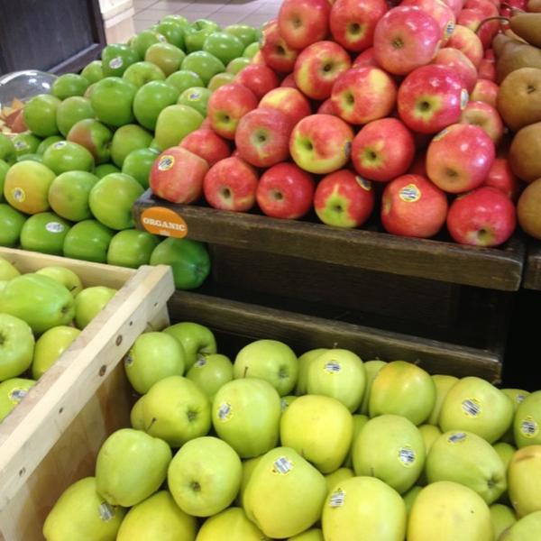 Photo taken at Whole Foods Market by Elizabeth C. on 11/6/2012-美国马萨诸塞州安多佛铁路街40 Photo taken at Whole Foods Market by Elizabeth C. on 11/6/2012