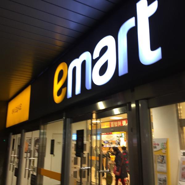 Photo taken at 이마트 (E-Mart) by koin_01 . on 3/12/2015