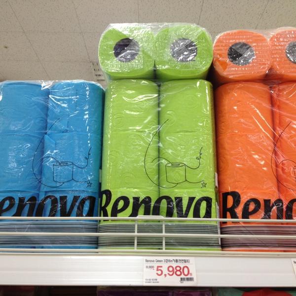 Photo taken at 이마트 (emart) by Eun-hee C. on 6/11/2013-首尔特别市瑞草区16易买得超市 Photo taken at 이마트 (emart) by Eun-hee C. on 6/11/2013