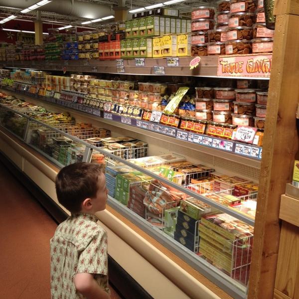 Photo taken at Trader Joe's by Patrick W. on 9/8/2013-田纳西州纳什维尔市希尔斯伯勒帕克路3909(在阿伯特马丁路和理查德琼斯路之间) Photo taken at Trader Joe's by Patrick W. on 9/8/2013