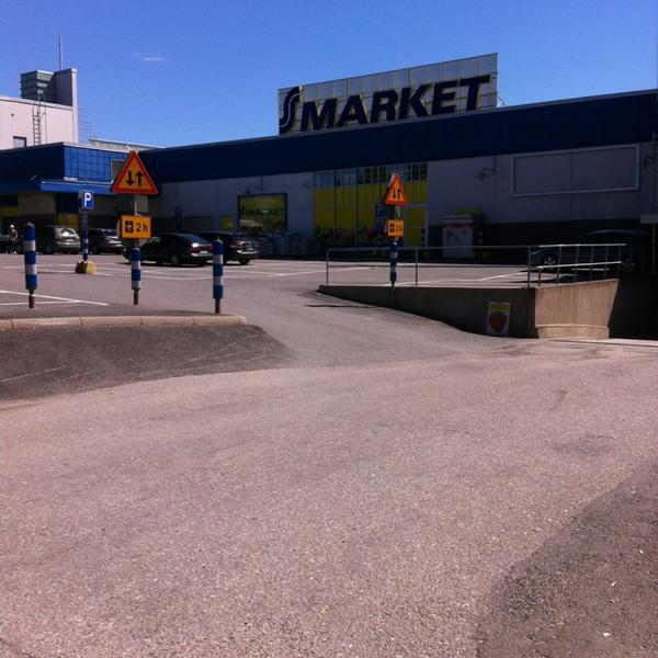 Photo taken at S-market by Julius R. on 6/19/2013-西南芬兰区图尔库龙骨路2 Photo taken at S-market by Julius R. on 6/19/2013