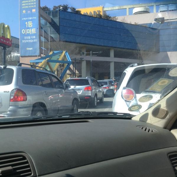 Photo taken at 이마트 (e-mart) by Jeong D. on 3/3/2013