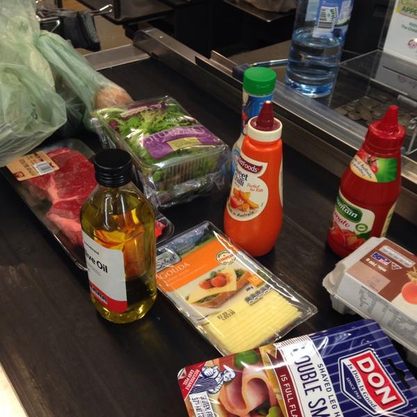 Photo taken at Woolworths by Eun-Man Y. on 5/14/2014