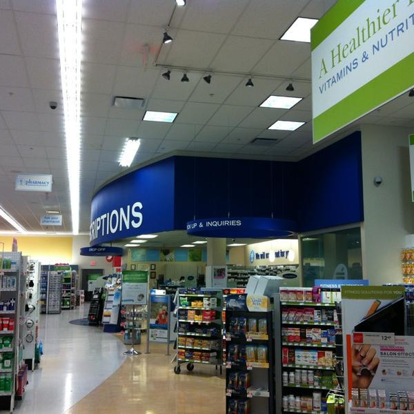 Photo taken at Shoppers Drug Mart by An D. on 1/19/2013