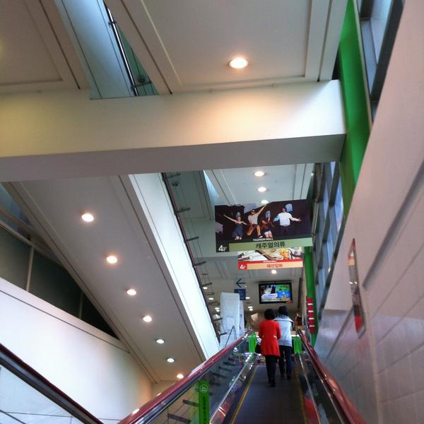 Photo taken at 홈플러스 / Home Plus by Ah Jeong K. on 4/12/2013-京畿道水原市长安区81 Photo taken at 홈플러스 / Home Plus by Ah Jeong K. on 4/12/2013