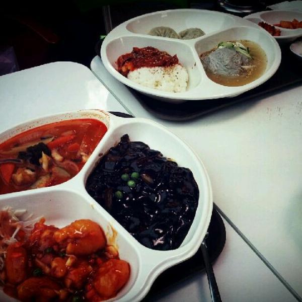 Photo taken at 홈플러스 / Home Plus by sally K. on 4/16/2012-京畿道水原市长安区81 Photo taken at 홈플러스 / Home Plus by sally K. on 4/16/2012