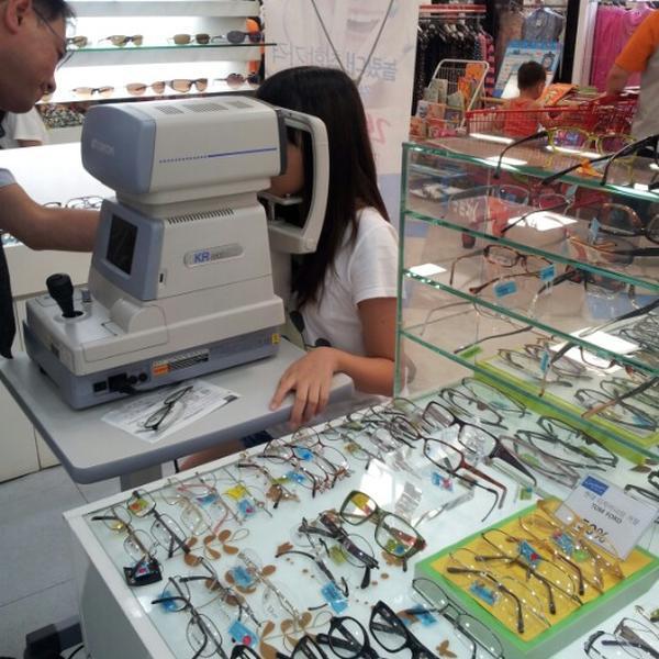 Photo taken at 홈플러스 / Home Plus by Jaison P. on 8/12/2012-京畿道水原市长安区81 Photo taken at 홈플러스 / Home Plus by Jaison P. on 8/12/2012