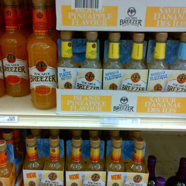Photo taken at LCBO by Josie W. on 3/10/2012-加拿大安大略省奥沙华奥沙瓦中心吉布街400 Photo taken at LCBO by Josie W. on 3/10/2012