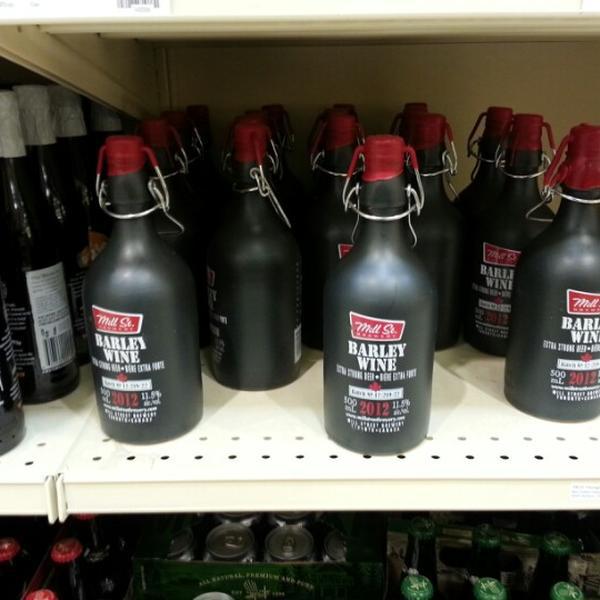 Photo taken at LCBO by Vince T. on 11/2/2012-加拿大安大略省奥沙华奥沙瓦中心吉布街400 Photo taken at LCBO by Vince T. on 11/2/2012