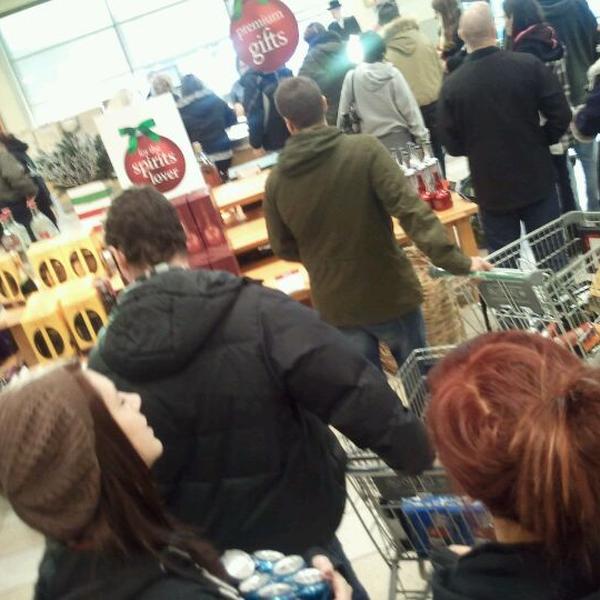 Photo taken at LCBO by Rob T. on 12/23/2011-加拿大安大略省奥沙华奥沙瓦中心吉布街400 Photo taken at LCBO by Rob T. on 12/23/2011