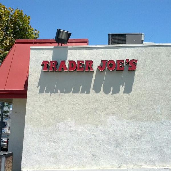 Trader Joe's乔氏连锁洛杉矶店 加利福尼亚州圣莫妮卡第32街微微大道3312号