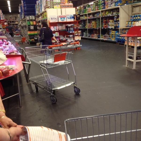 Photo taken at Colruyt by Raphaël on 7/7/2012-圣 - 皮特斯 - 沃吕韦 - 圣 - 皮埃尔刘若英德克勒克街20号 Photo taken at Colruyt by Raphaël on 7/7/2012