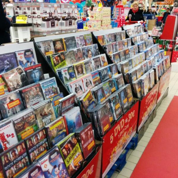 Photo taken at Carrefour by Loïc P. on 12/16/2013-法国第戎昆汀尼勃艮第大街 Photo taken at Carrefour by Loïc P. on 12/16/2013