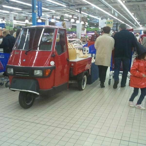 Photo taken at Carrefour by Loïc P. on 10/24/2013-法国第戎昆汀尼勃艮第大街 Photo taken at Carrefour by Loïc P. on 10/24/2013