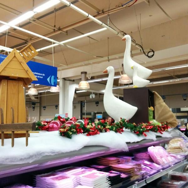 Photo taken at Carrefour by Loïc P. on 12/30/2013-法国第戎昆汀尼勃艮第大街 Photo taken at Carrefour by Loïc P. on 12/30/2013