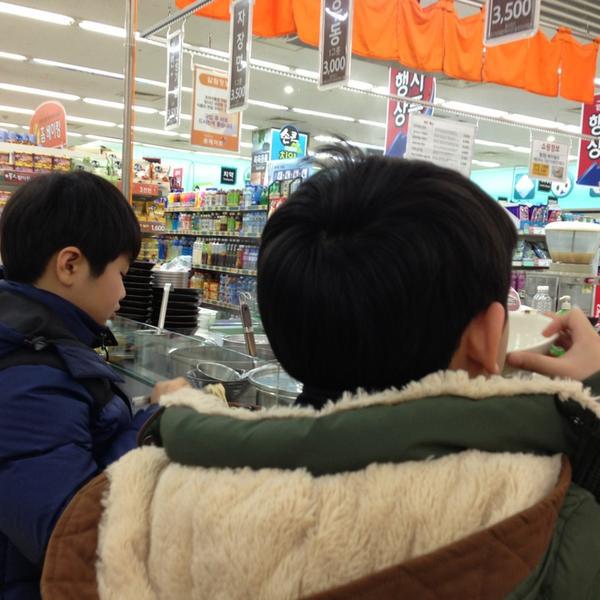 Photo taken at LOTTE Mart by 전설의핑크팬더 on 2/9/2013