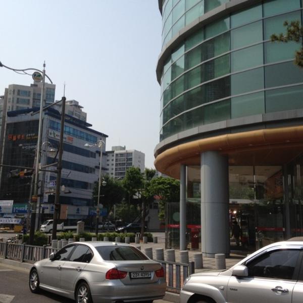 Photo taken at LOTTE Mart by 준호 배. on 5/9/2012