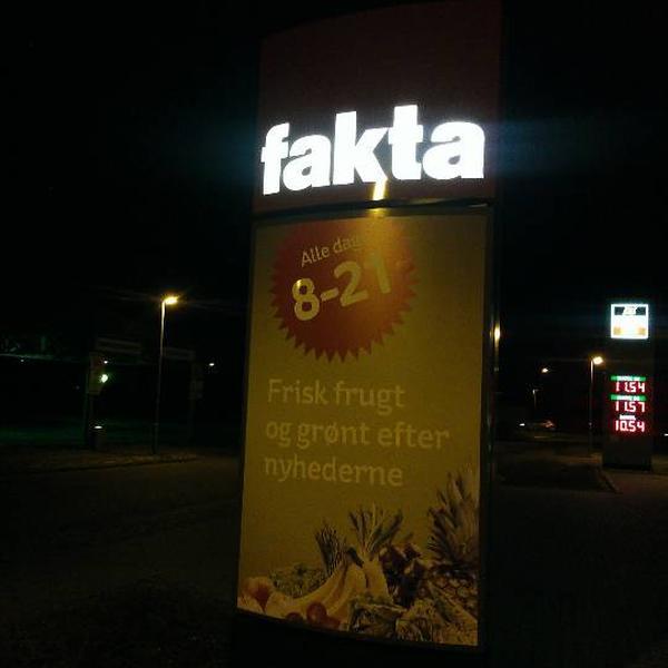 Photo taken at Fakta by Rudi Kent K. on 1/26/2012