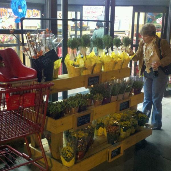 Photo taken at Trader Joe's by Mark J. on 10/9/2012-明尼苏达州梅普尔格罗夫埃尔姆克里克大道12105号 Photo taken at Trader Joe's by Mark J. on 10/9/2012