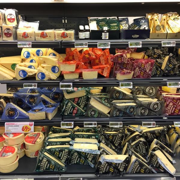 Photo taken at ICA Maxi Stormarknad by Kamyar on 4/2/2015