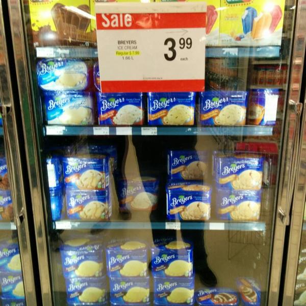 Photo taken at Shoppers Drug Mart by Gor W. on 4/26/2014