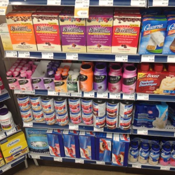 Photo taken at Shoppers Drug Mart by Sholeh on 7/15/2012