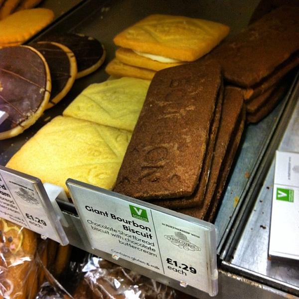 Photo taken at Waitrose by Joon Ian W. on 11/13/2013-英国伦敦巴比肯樱桃树步行中心 Photo taken at Waitrose by Joon Ian W. on 11/13/2013