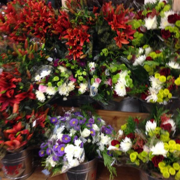 Photo taken at Trader Joe's by Michael C. on 12/14/2013-美国加利福尼亚州拉梅萨穆雷街5495 Photo taken at Trader Joe's by Michael C. on 12/14/2013