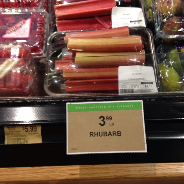 Photo taken at Publix Super Market at Northshore Town Center by Jason S. on 7/21/2014-美国田纳西州诺克斯维尔镇中心大道2010 Photo taken at Publix Super Market at Northshore Town Center by Jason S. on 7/21/2014