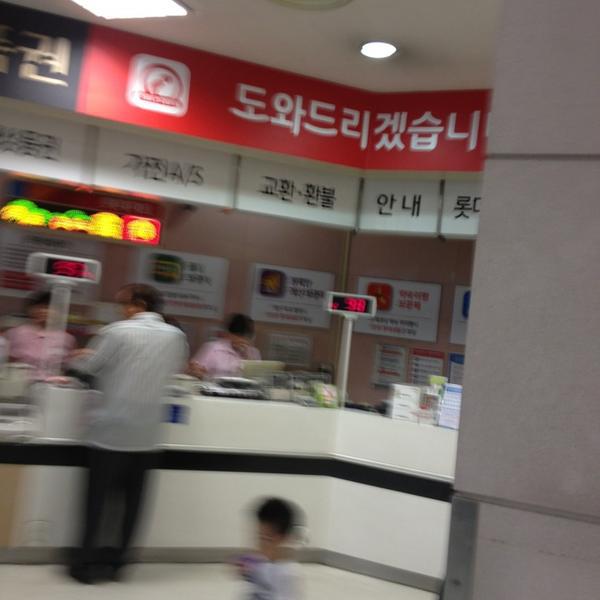 Photo taken at 롯데마트 (Lotte Mart) by G.H. O. on 8/12/2013