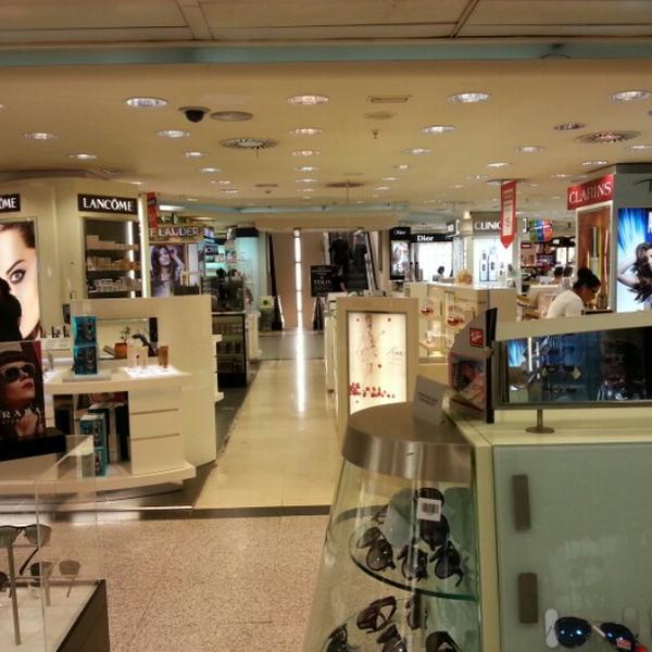 Photo taken at El Corte Inglés by habob i. on 8/30/2012