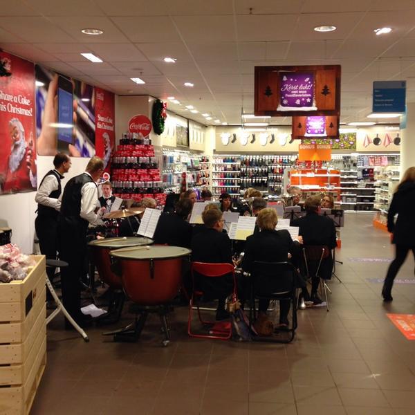 Photo taken at Albert Heijn by Pieter S. on 12/23/2013-荷兰弗莱福兰省阿尔梅勒里约热内卢广场1号 Photo taken at Albert Heijn by Pieter S. on 12/23/2013